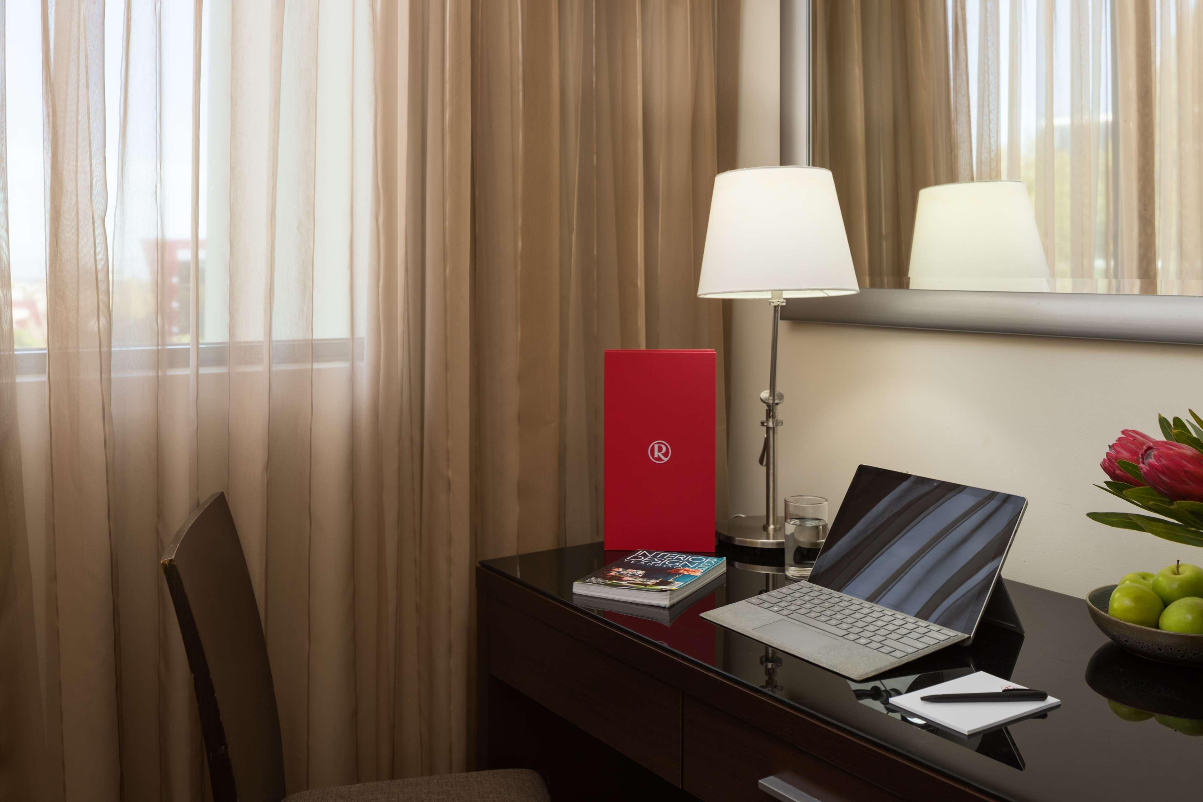 Visy Dior Hotel Baulkham Hills Buitenkant foto