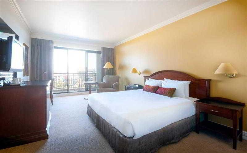 Visy Dior Hotel Baulkham Hills Buitenkant foto