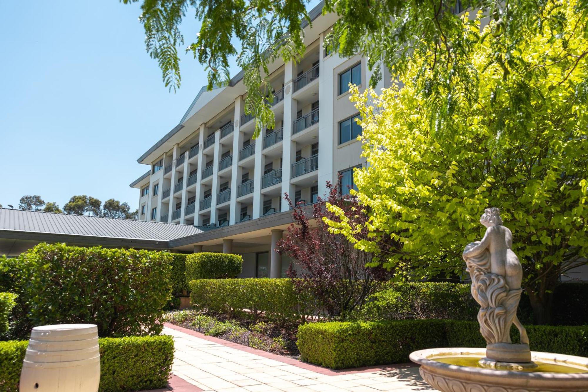 Visy Dior Hotel Baulkham Hills Buitenkant foto
