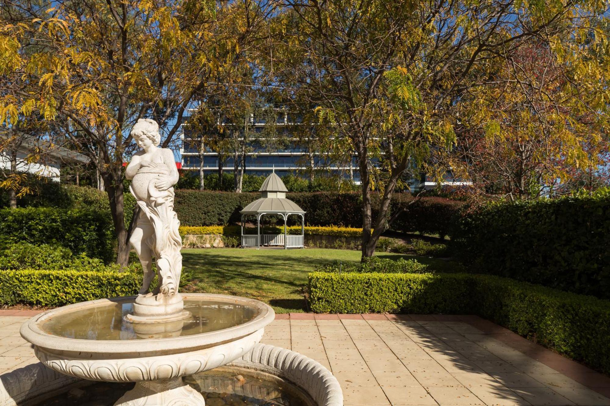 Visy Dior Hotel Baulkham Hills Buitenkant foto